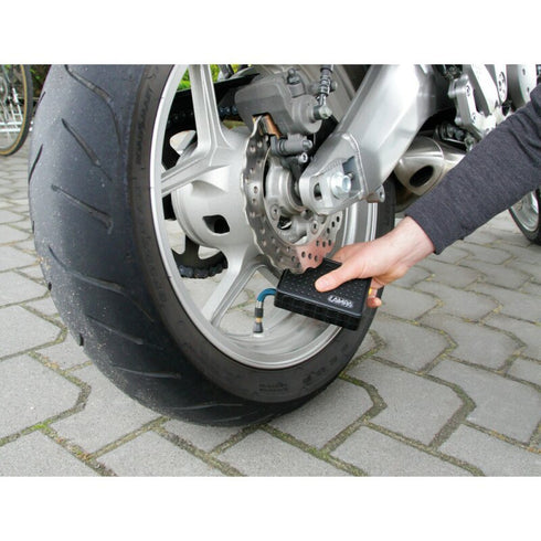 Compresor aer Mini pentru motocicleta si bicicleta cu baterii 8xLR6 AA Lampa